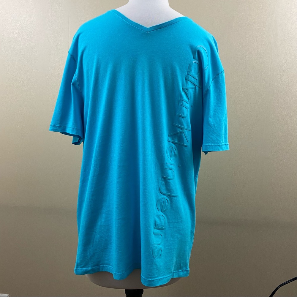 Men’s Calvin Klein shirt sleeve, V-neck t-shirt size XL